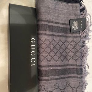 Gucci Brand new black and grey monogram scarf